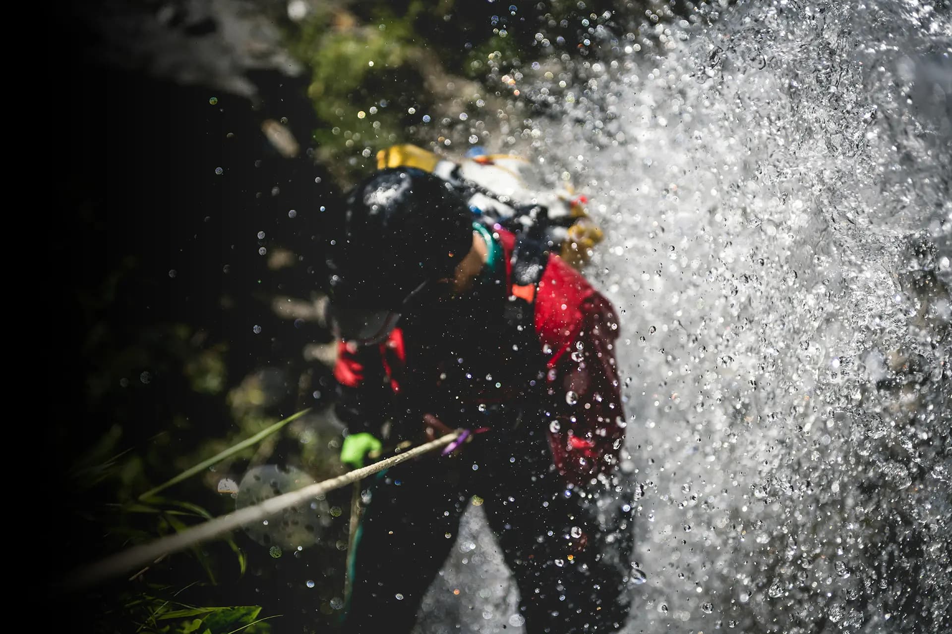 Personne qui pratique le canyoning